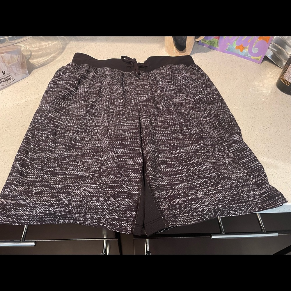 mens LULULEMON shorts. Size M. Excellent condition